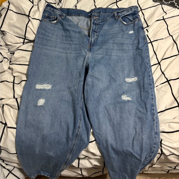Old Navy Women's Distressed Jeans - Picture 1 of 3